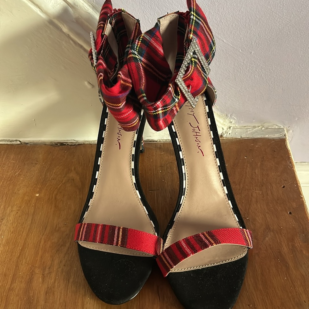 Betsey Johnson Sz 11 red plaid heels with rhinestone buckle - Picture 3 of 8